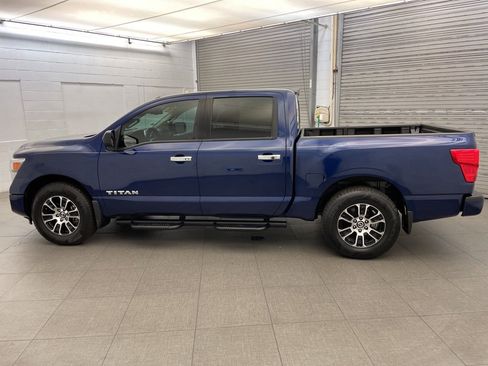 Used 2021 Nissan Titan SV w/ SV Convenience Package image 8