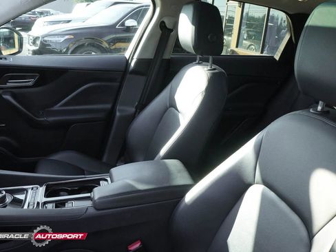 Used 2019 Jaguar F-PACE Premium image 19