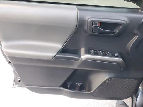 Used 2022 Toyota Tacoma SR5 w/ Technology Package image 17