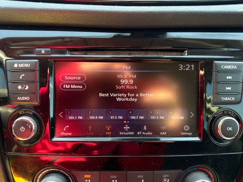 Used 2020 Nissan Rogue S FWD image 15
