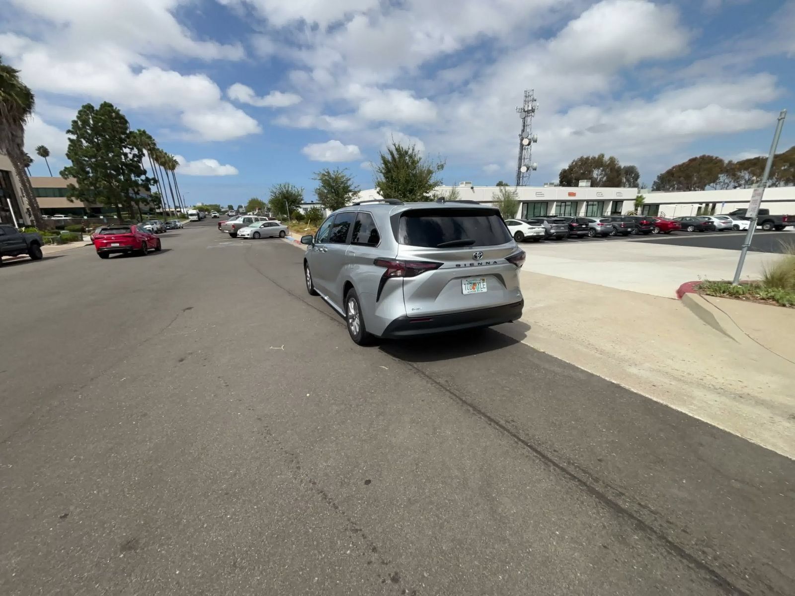 Used 2025 Toyota Sienna XLE FWD image 10