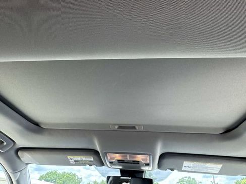 Used 2017 Toyota Highlander XLE FWD image 25