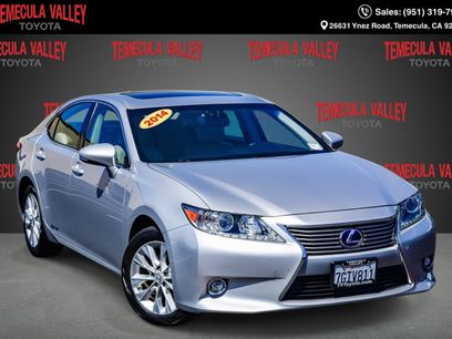 Used 2014 Lexus ES 300h w/ Luxury Package w/Bamboo Trim