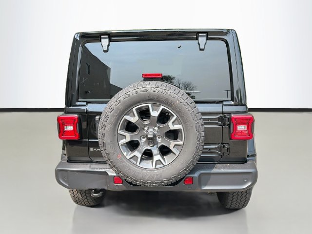 New 2026 Jeep Wrangler Unlimited Sahara AWD/4WD image 6