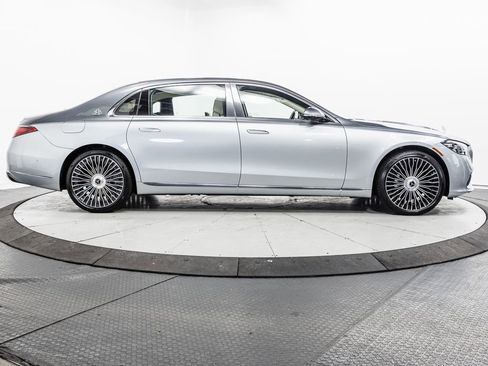 Certified 2024 Mercedes-Benz Maybach S 580 4MATIC image 38