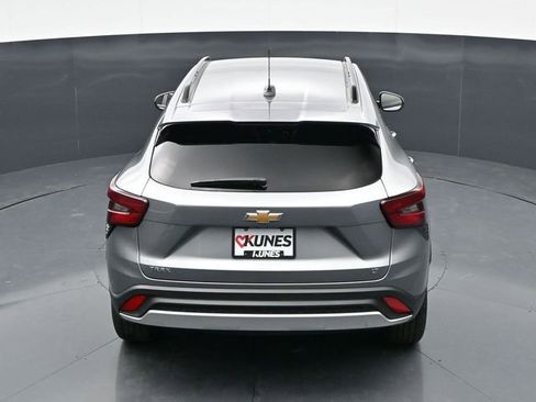 Used 2025 Chevrolet Trax LT FWD image 30