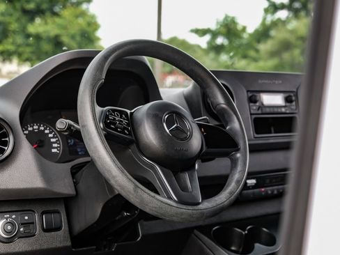 Used 2023 Mercedes-Benz Sprinter 2500 image 14