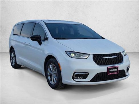 New 2026 Chrysler Pacifica Limited image 7