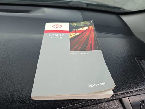 Used 2012 Toyota Camry XLE image 39