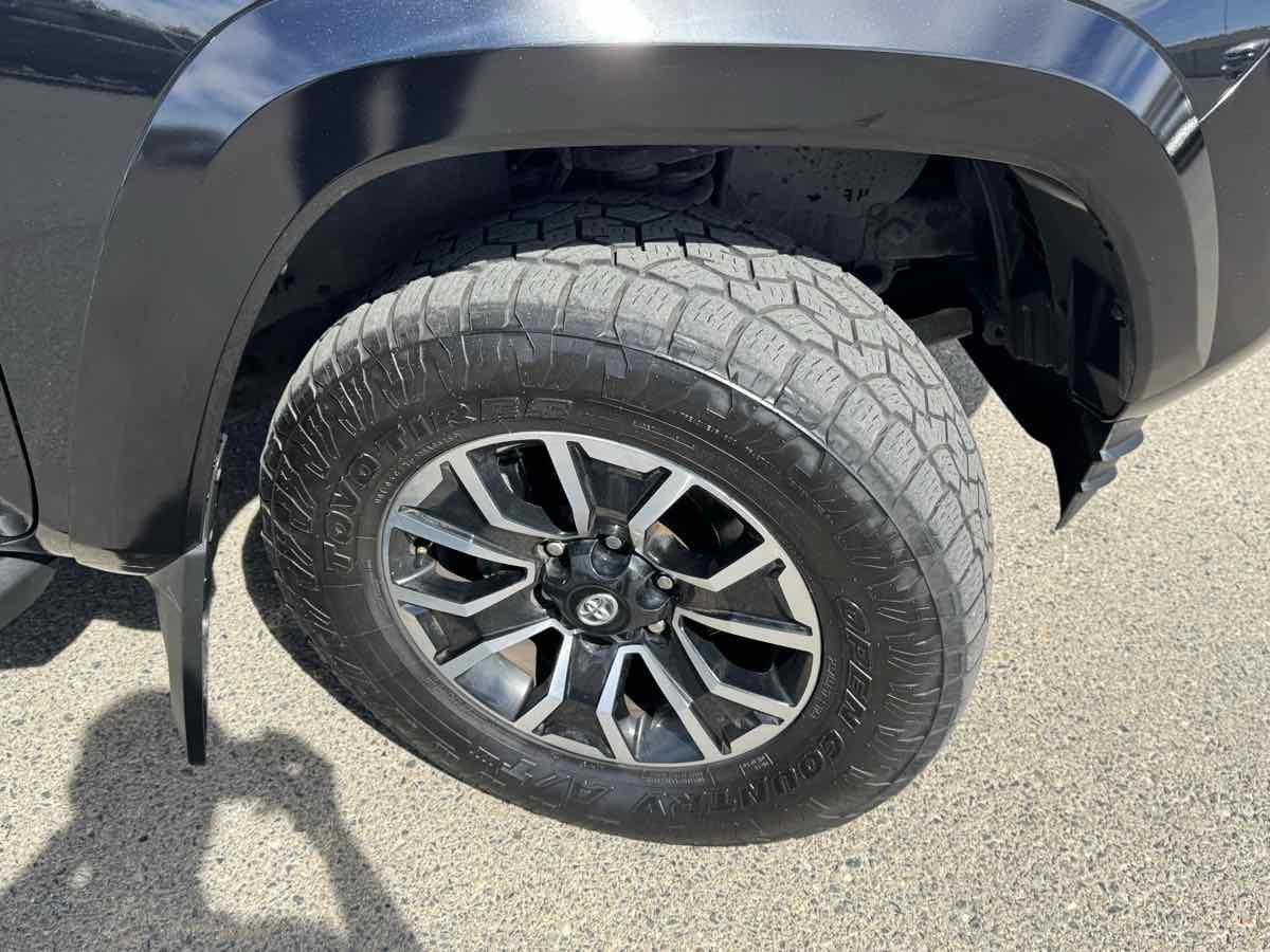 Used 2022 Toyota Tacoma TRD Sport w/ TRD Premium Sport Package AWD/4WD image 43