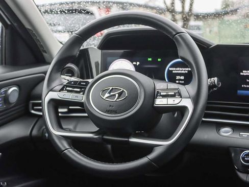 Used 2023 Hyundai Elantra Limited image 14