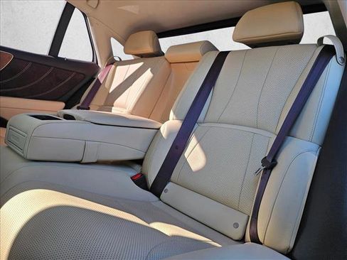 Used 2018 Lexus LS 500 w/ Accessory Package (Z2) image 16