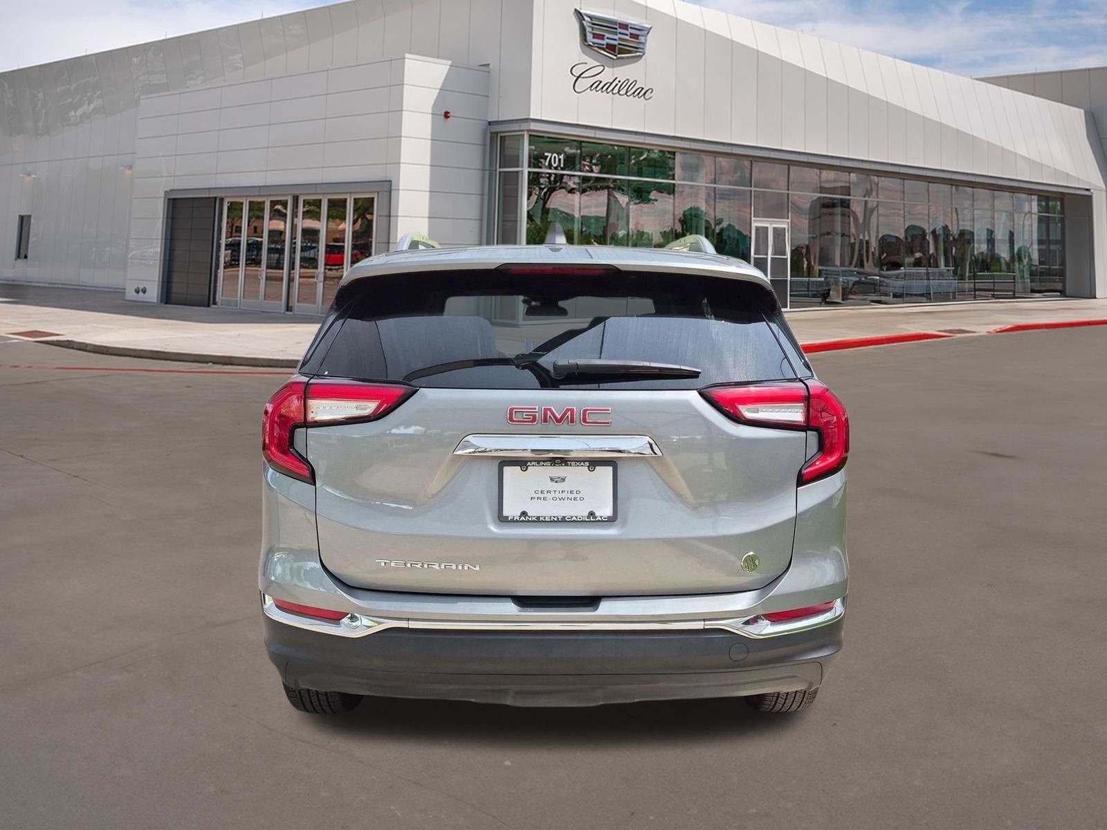 Used 2024 GMC Terrain SLT AWD/4WD image 5