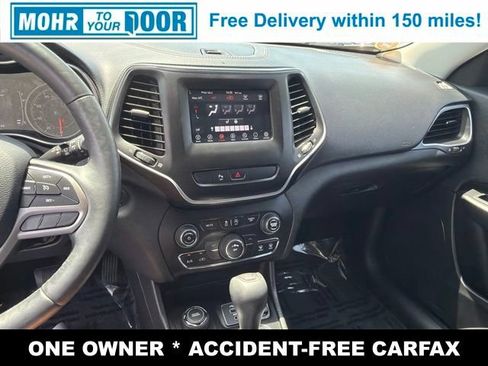 Used 2019 Jeep Cherokee Latitude Plus w/ Cold Weather Group AWD/4WD image 32