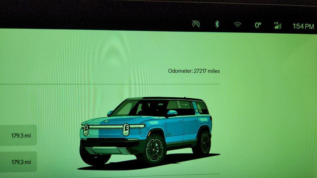 Used 2025 Rivian R1S Adventure Dual AWD/4WD image 16