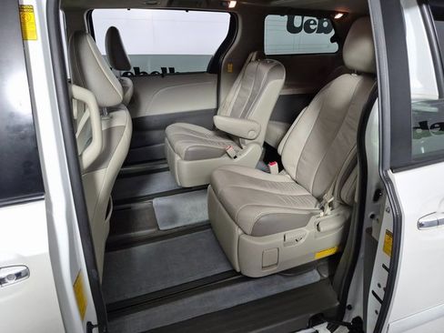 Used 2014 Toyota Sienna Limited image 23