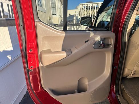 Used 2018 Nissan Frontier SV image 22