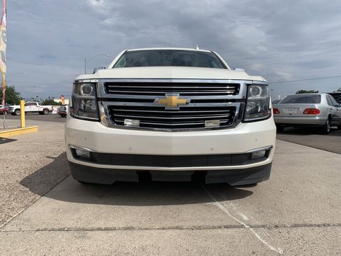Used 2015 Chevrolet Suburban LTZ image 2