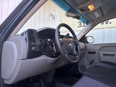 Used 2010 Chevrolet Silverado 1500 W/T w/ LS Package image 8