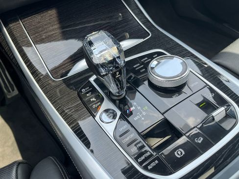 Used 2020 BMW X7 M50i image 16