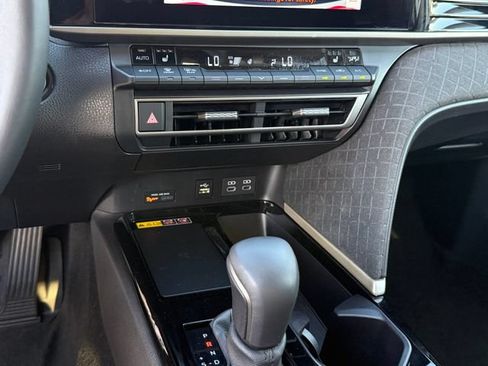 Used 2025 Toyota Camry XLE FWD image 18