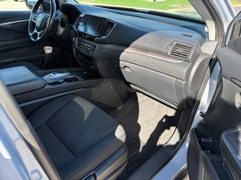 Used 2025 Honda Ridgeline Sport image 29