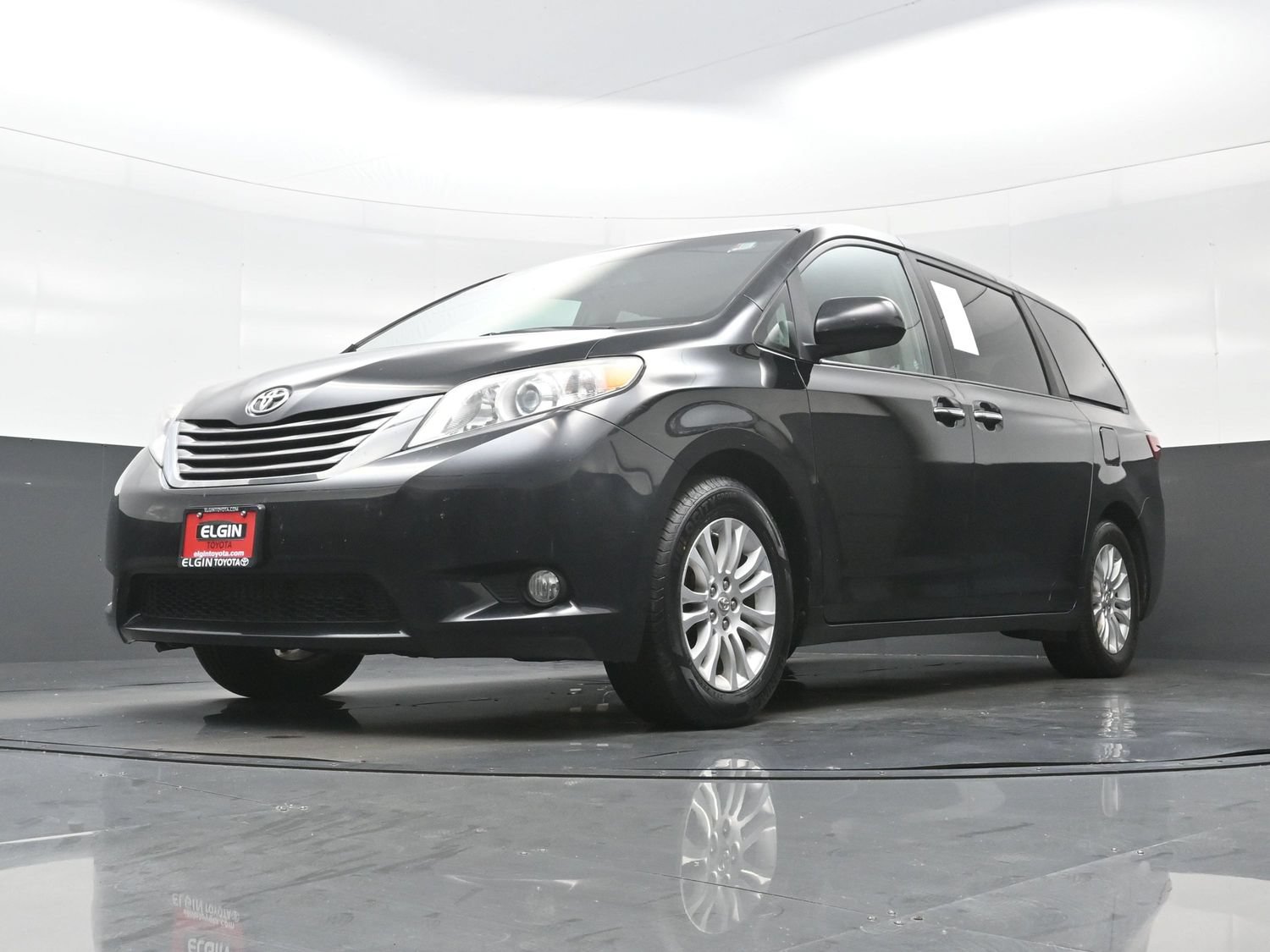 Used 2015 Toyota Sienna XLE w/ XLE Navigation Package FWD image 30