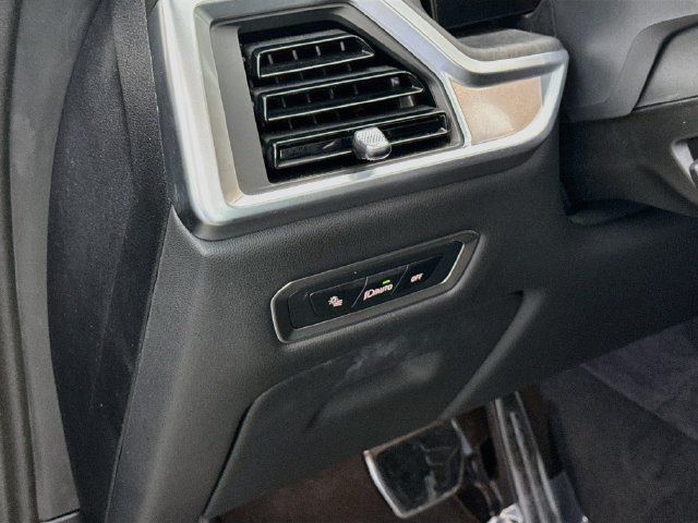 Used 2025 BMW X7 xDrive40i w/ M Sport Package AWD/4WD image 10
