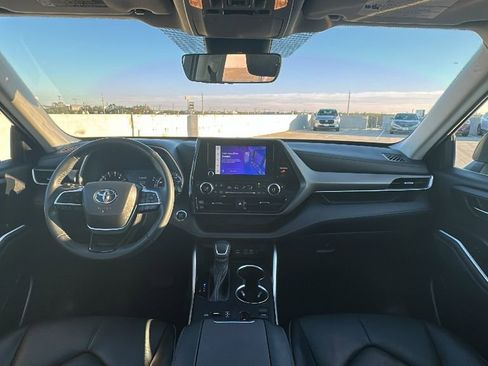 Used 2023 Toyota Highlander L image 22