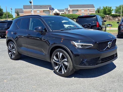 Used 2024 Volvo XC40 B5 Plus w/ Protection Package Premier AWD/4WD image 1
