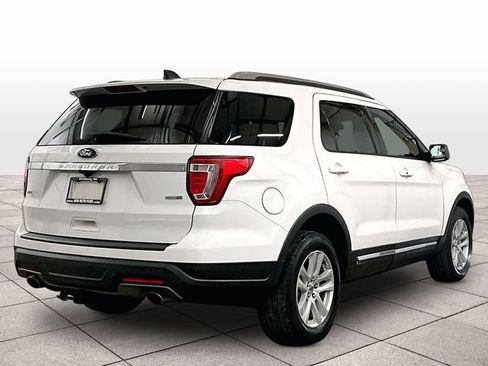 Used 2018 Ford Explorer XLT AWD/4WD image 11