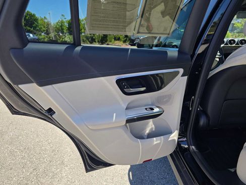 Used 2024 Mercedes-Benz GLC 300 4MATIC image 15