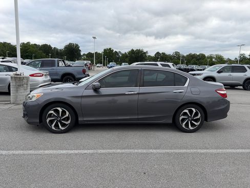 Certified 2017 Honda Accord EX-L image 2