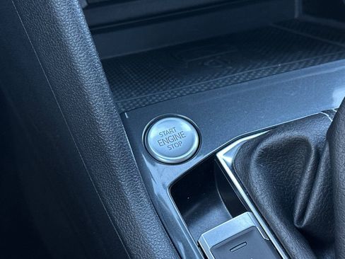 Used 2022 Volkswagen Tiguan SE image 23