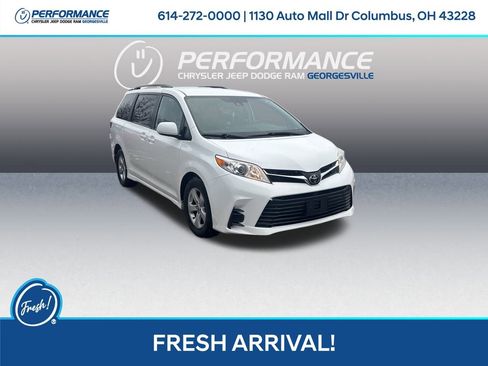 Used 2020 Toyota Sienna LE image 1