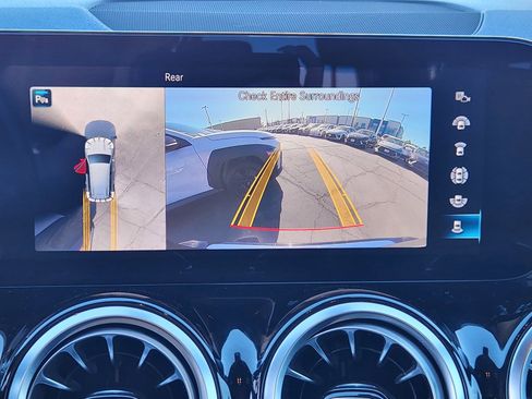 Used 2023 Mercedes-Benz GLB 250 image 26