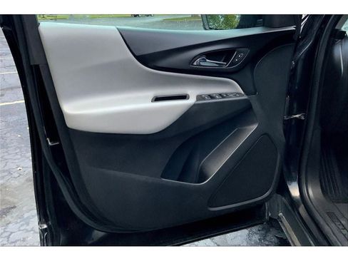 Used 2021 Chevrolet Equinox LT image 23