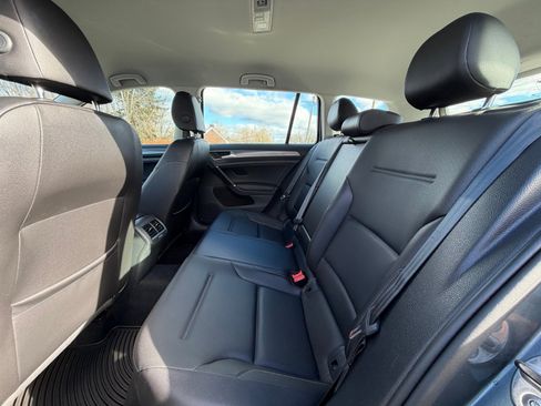 Used 2017 Volkswagen Golf Alltrack S image 10