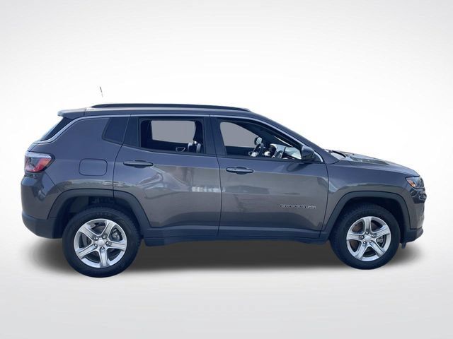 Used 2024 Jeep Compass Latitude AWD/4WD image 9