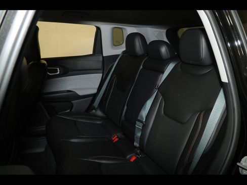 Used 2022 Jeep Compass Latitude AWD/4WD image 28