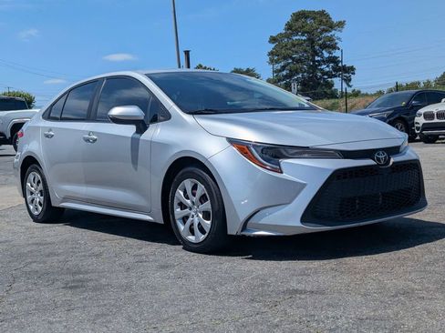 Used 2021 Toyota Corolla LE FWD image 3