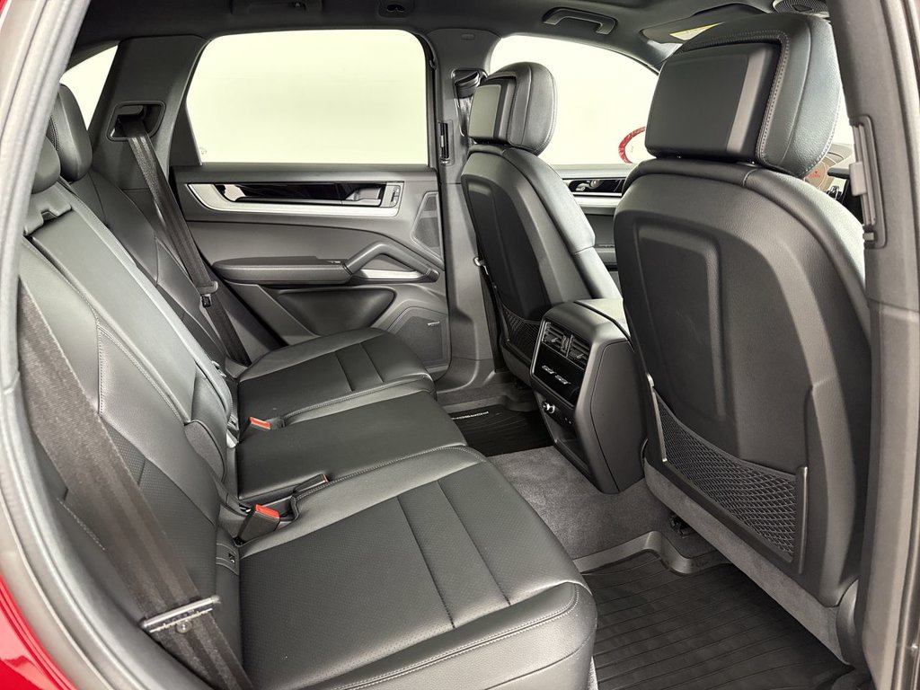 Certified 2025 Porsche Cayenne AWD/4WD image 25