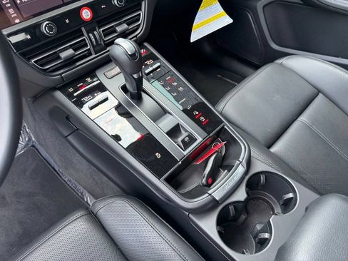 Certified 2026 Porsche Macan AWD/4WD image 23