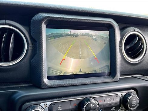 Used 2019 Jeep Wrangler Unlimited Sahara image 28