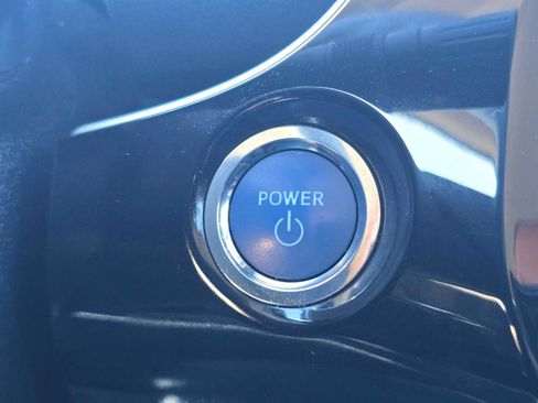 Certified 2021 Toyota Prius LE FWD image 31