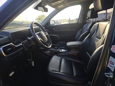 Used 2025 Kia Telluride S image 3