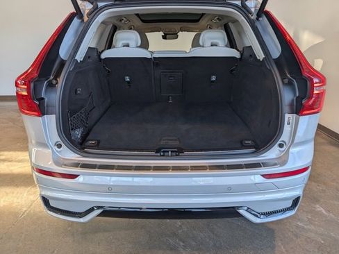Used 2023 Volvo XC60 T8 Plus w/ Climate Package image 5