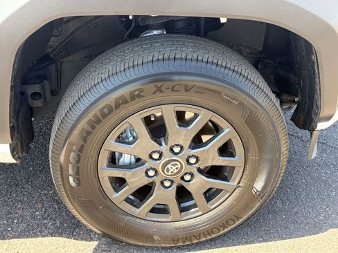 Used 2025 Toyota 4Runner SR5 AWD/4WD image 6