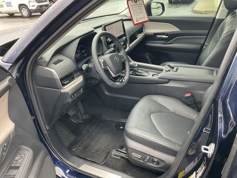 Used 2024 Toyota Grand Highlander Platinum image 9