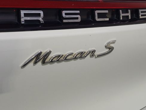 Certified 2019 Porsche Macan S AWD/4WD image 16
